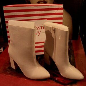 BOOTIES